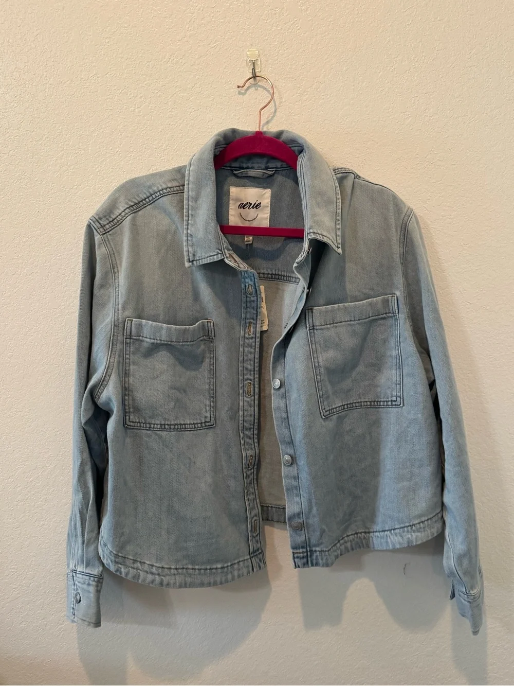 NWT Aerie Cropped Buttondown Shirt Light Wash Cropped Denim Jacket - Light Blue - Picture 6 of 10